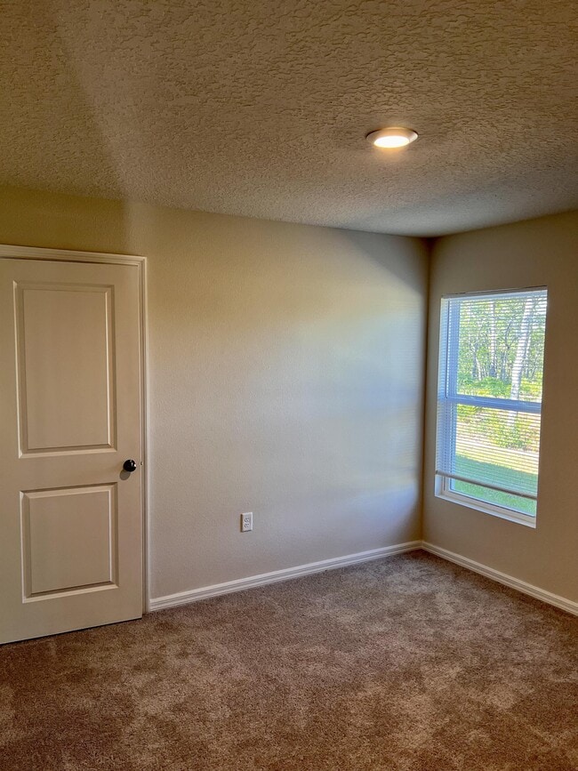 Foto del edificio - 6652 N Bedstrow Blvd