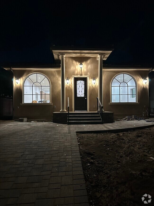 PresidentStreets Apartments for Rent with EV Charging Pasadena, CA