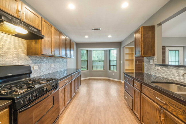 Building Photo - 16336 Edgemere Dr