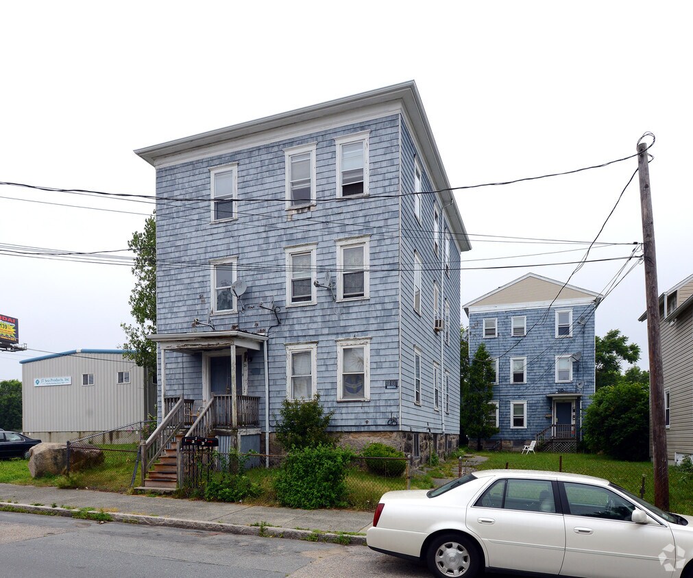 Building Photo - 21-21½ Washburn St
