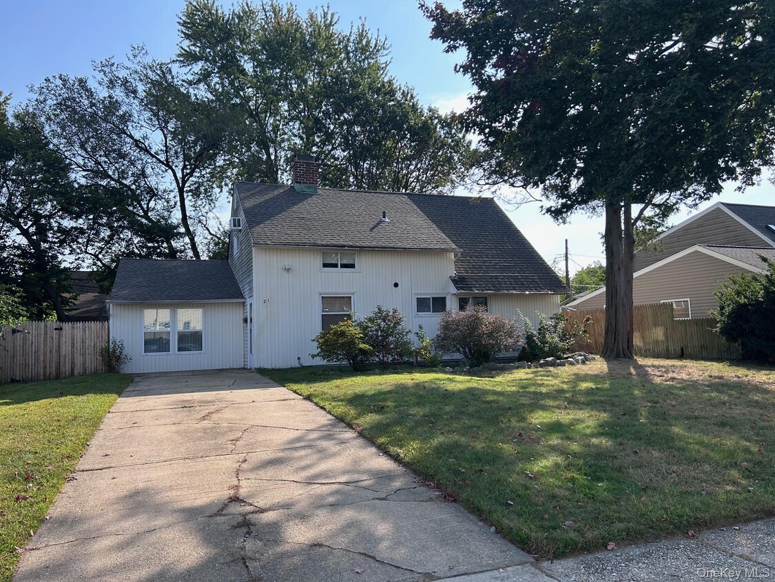 Primary Photo - 21 Bridge Ln