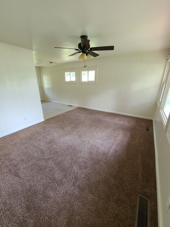 Building Photo - Like new 3 bedroom 1 Bath