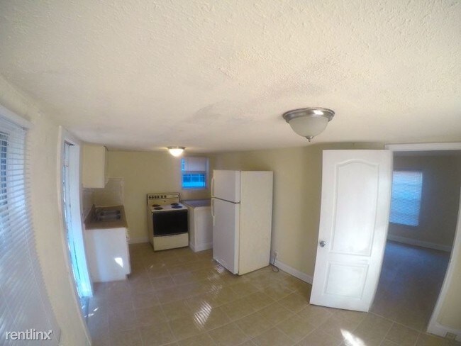Foto del edificio - 1 br, 1 bath Condo - 113 W Hanlon St