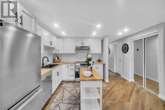 Photo du bâtiment - 80 McAnulty Blvd