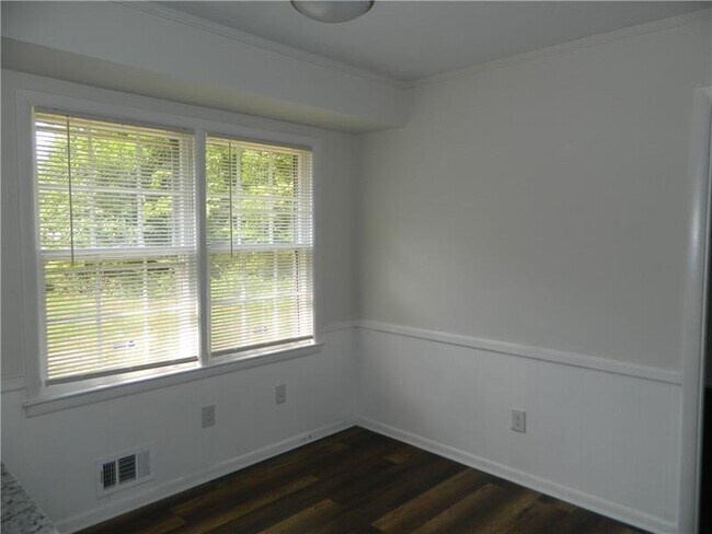 Building Photo - 4567 Lavista Rd