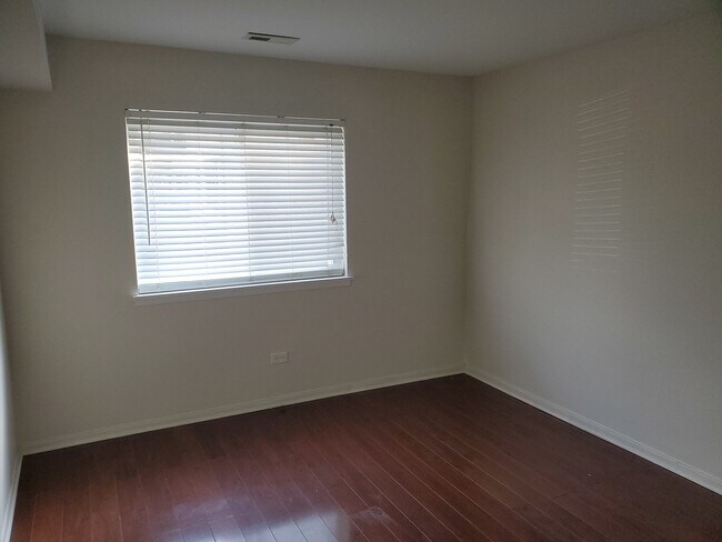Building Photo - 872 S Plum Grove Rd