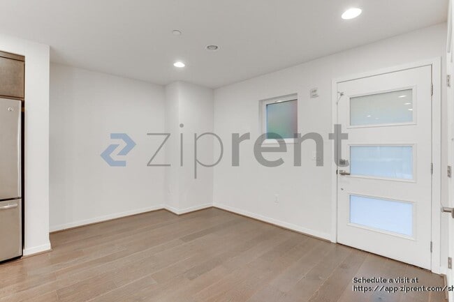 Building Photo - 3300 NE 65th St