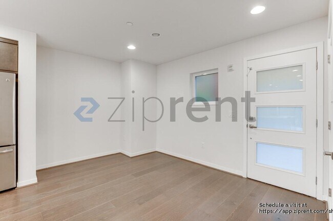 Foto del edificio - 3300 NE 65th St