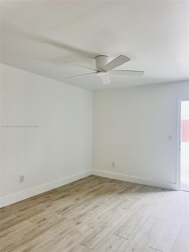 Foto del edificio - 910 SW 4th Ave