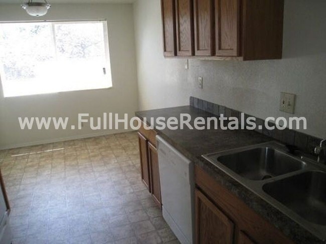 Building Photo - 165 S 43rd St