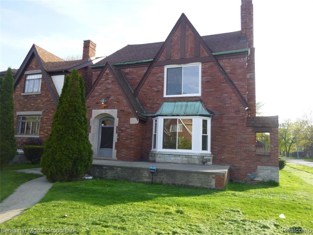 Primary Photo - 6017 Grayton St