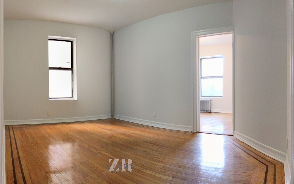 Foto principal - 8678 Bay Pkwy