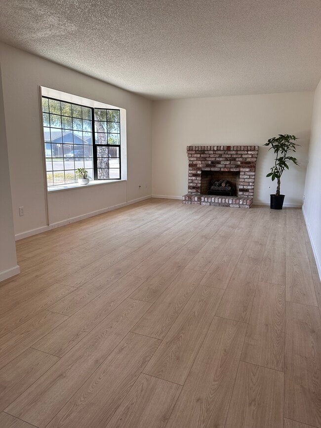 Foto del edificio - 984 McKenzie Ave