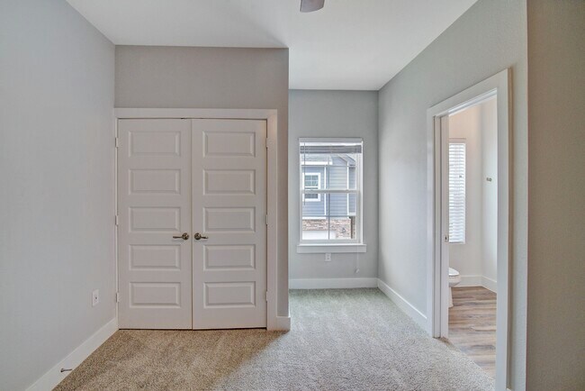 Foto del edificio - 28325 Birnham Woods Dr