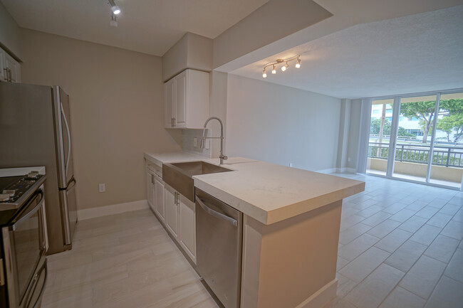 Building Photo - 2501 E Sunrise Blvd