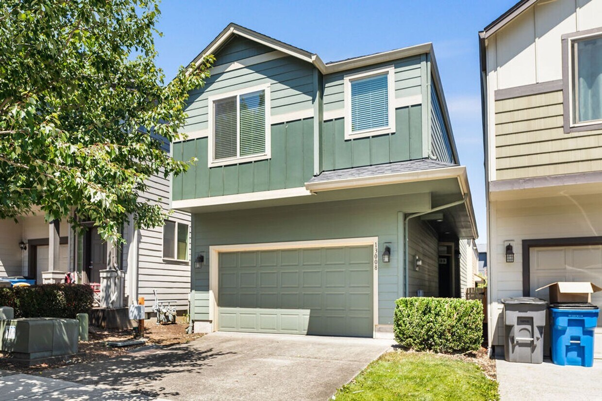 Primary Photo - Charming 3BD/2.5BA Home in Desirable Woodr...