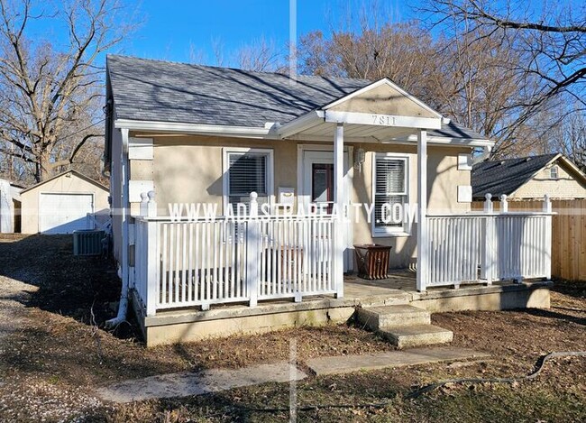 Building Photo - Charming 2 Bedroom Waldo Home-Available NOW!!