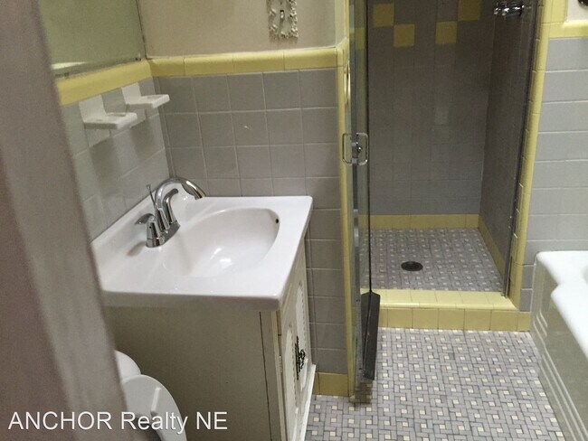 Building Photo - 3 br, 1 bath House - 6306 Farnsworth St.
