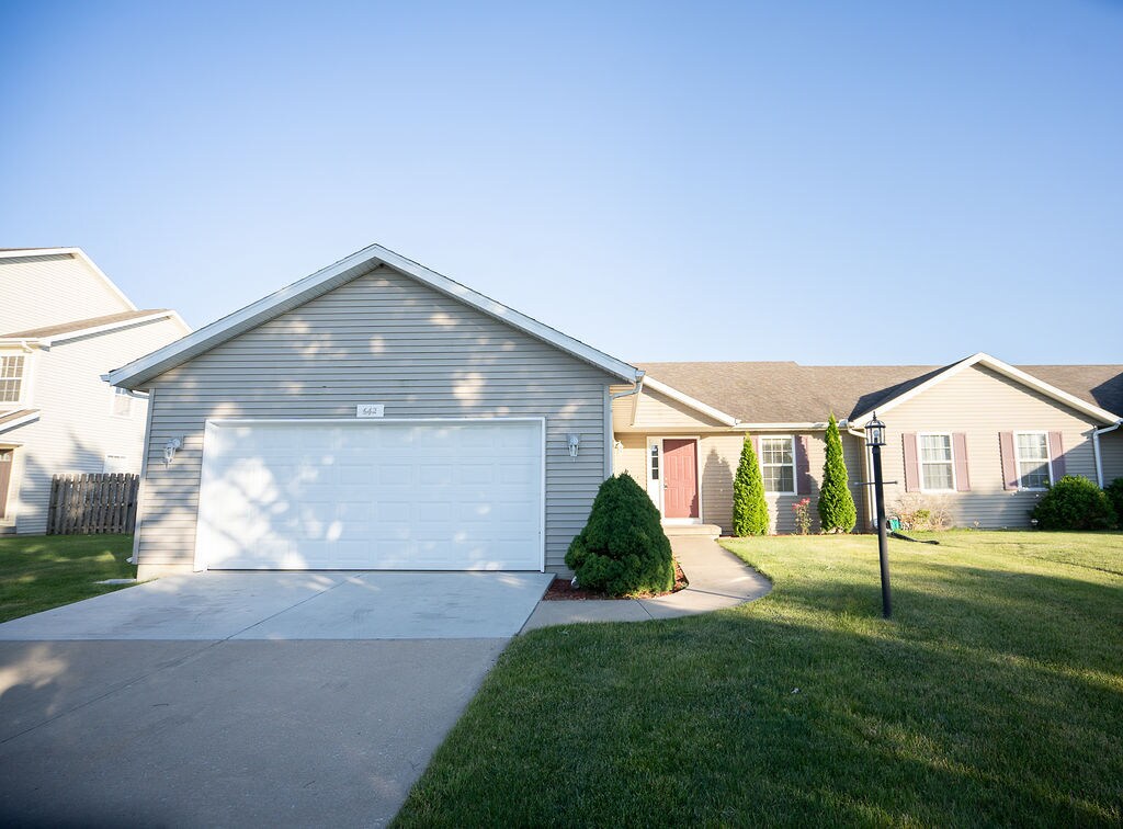 Primary Photo - 642 Sedgegrass Dr