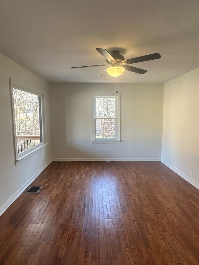 Building Photo - Move-In Ready 2-Bedroom Home Fully Updated With Spacious Yard