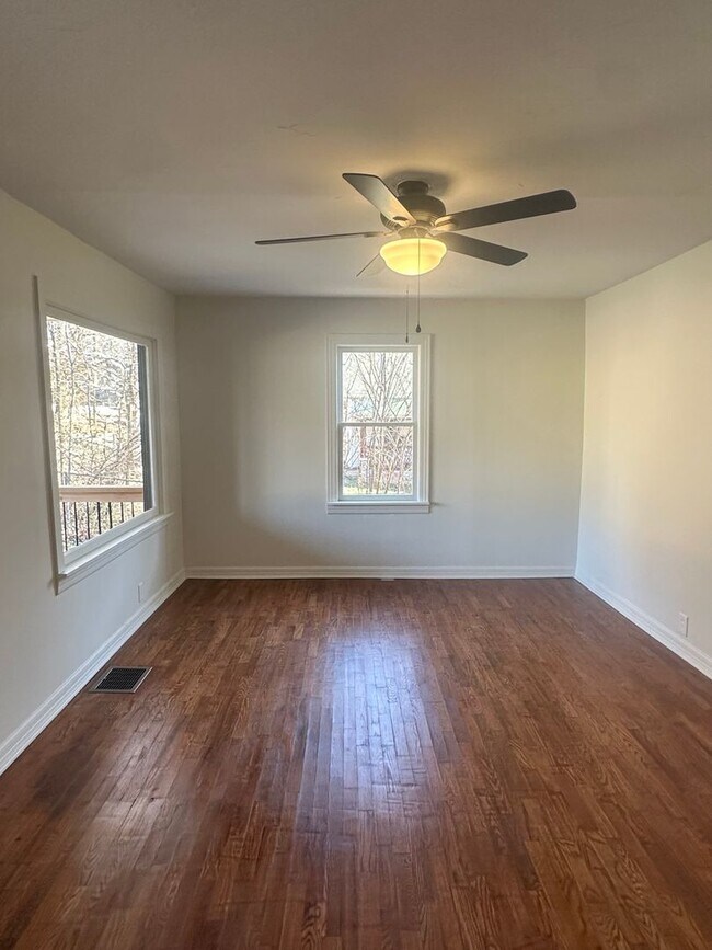 Foto del edificio - Move-In Ready 2-Bedroom Home Fully Updated With Spacious Yard