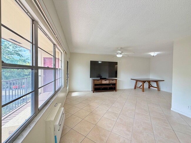 Foto del edificio - 13300 SW 1st St