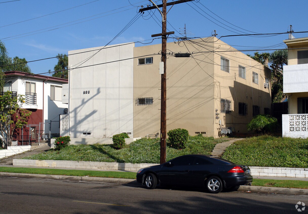 Primary Photo - 715 W Hyde Park Blvd