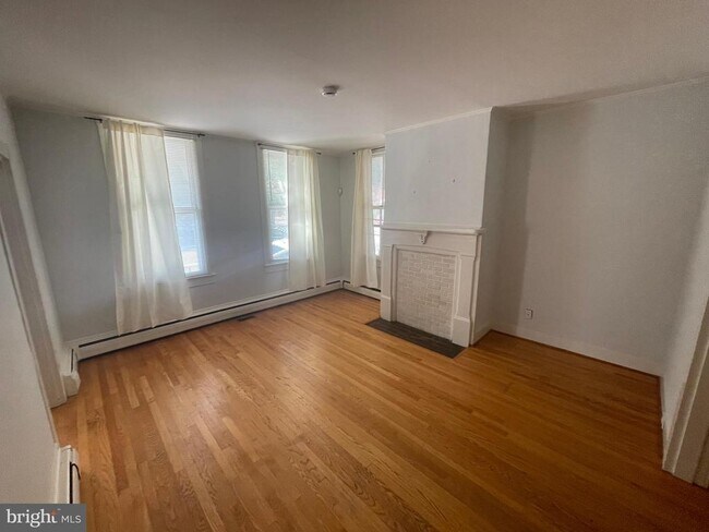 Building Photo - 204 S Cameron St