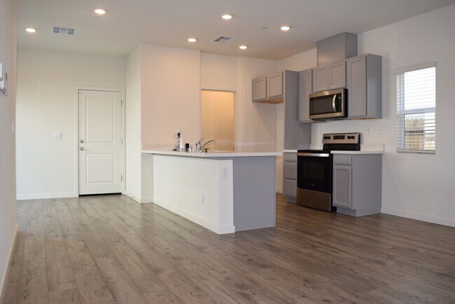 Foto del edificio - 3121 Pruett Dr