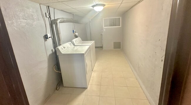 Foto del edificio - 2440 Cedar Ln