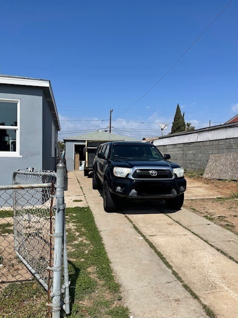Plenty of parking on driveway - 3758 T St