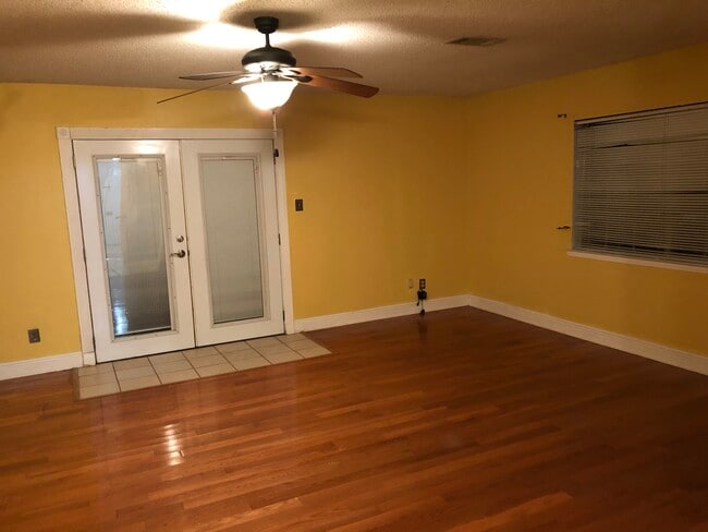 Living room - 557 Esplanade St