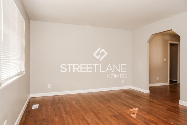 Building Photo - $500 OFF FIRST FULL MONTHS RENT.