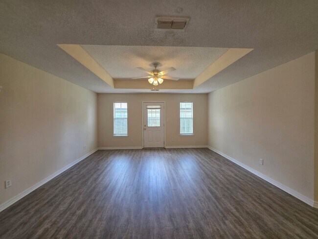 Foto del edificio - 3BR/2BA home with 2 car garage and privacy...
