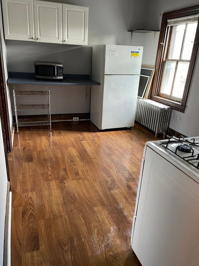 Foto del edificio - 230 W James St