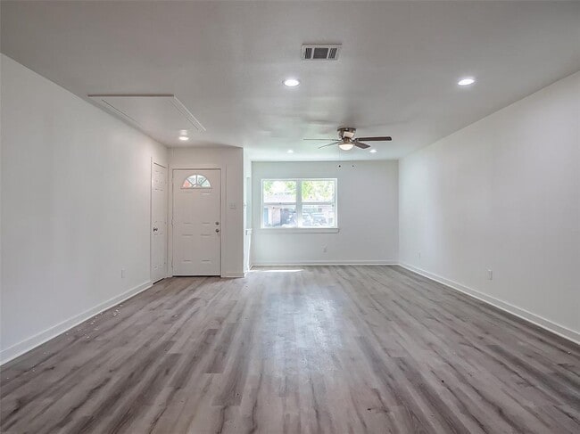 Building Photo - 5222 Jorns St