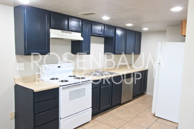 Foto del edificio - Charming 2-bedrooms, 1-bath townhome in Ph...