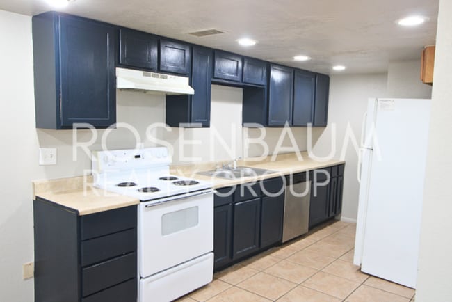 Photo - Charming 2-bedrooms, 1-bath townhome in Ph...