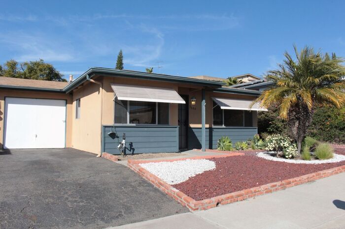 Foto principal - 3644 Mira Pacific Dr