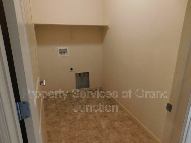 Building Photo - 3170 Klover Lee Ct