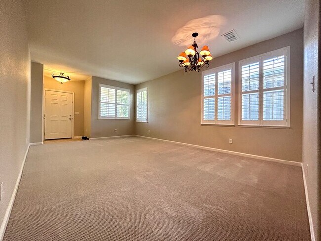 Foto del edificio - Beautiful 4 Bedroom For Rent Lincoln!