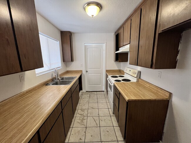 Foto del edificio - 2321 Banyan Way