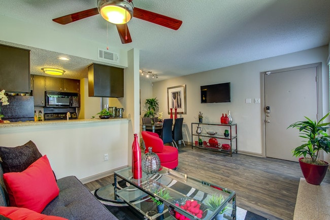 Building Photo - Edge