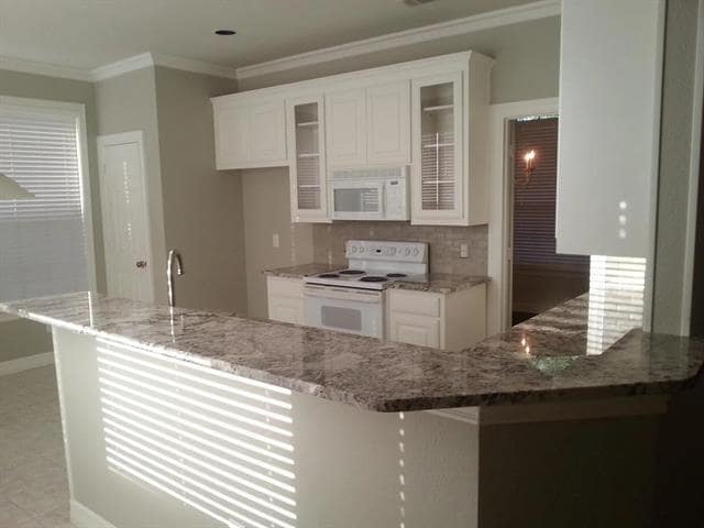 Building Photo - 908 Sunningdale
