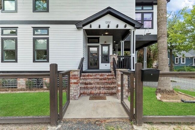 Building Photo - 1202 Archer St