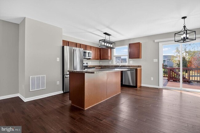 Foto del edificio - 2012 Crepe Myrtle Ln