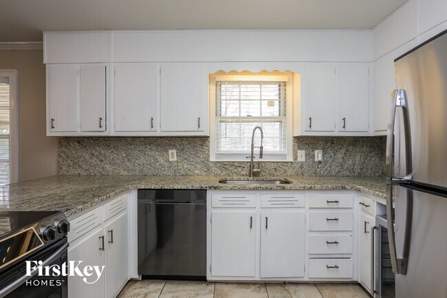 Building Photo - 2138 Powers Ferry Dr SE