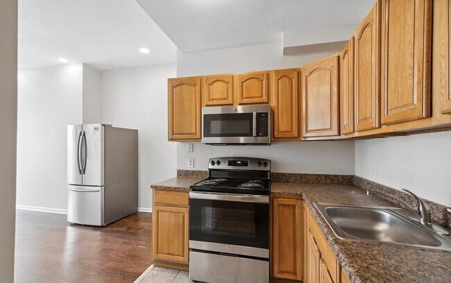 Photo - Updated 6-Bedroom/3-Bathroom Townhouse Near Temple University! Available NOW!
