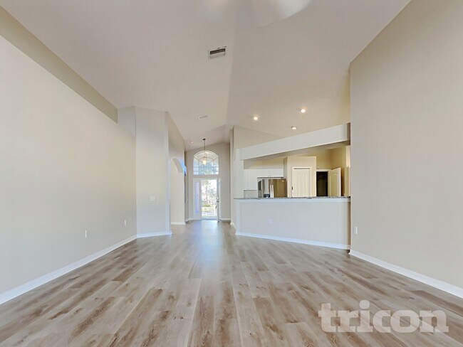 Building Photo - 10041 Creek Bluff Dr