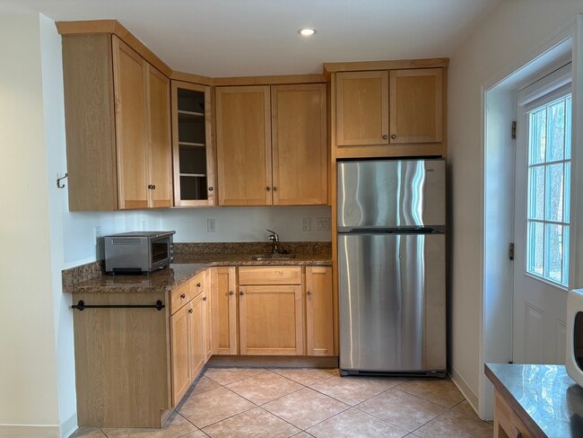kitchen - 2001 N Emerson St